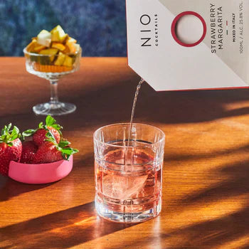 Plic de cocktail Strawberry Margarita gata preparat NIO, 100 ml