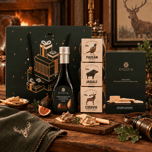 Pachet cadou vânătoresc cu trei pateuri de vânat Don Gastronom, crackers Regañás și cremă balsamică La Chinata