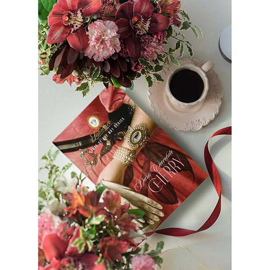 Ciocolată neagră 65% cacao cu cireșe Laurence Chocolate 80g Delicatessen