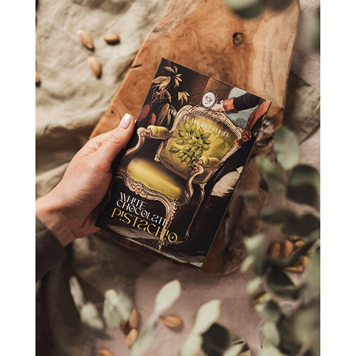 Ciocolată albă cu fistic și căpșuni Laurence Chocolate 80g Delicatessen