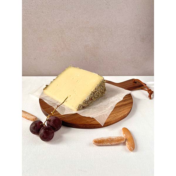 Branza maturata 6-8 luni de oaie cu rozmarin Don Gastronom 200g