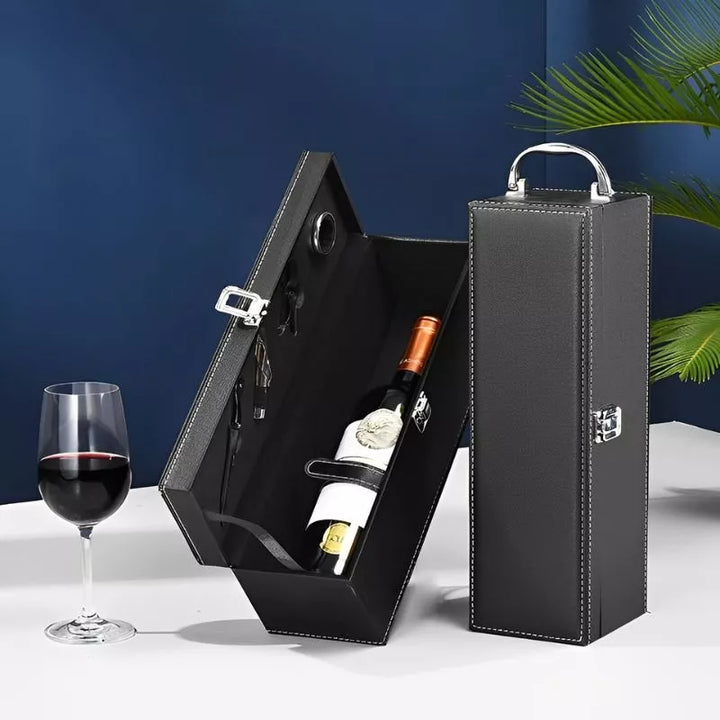 Cutie de vin Deluxe pentru o sticla, cu accesorii de vin incluse, piele ecologica fina - Delicatessen Delicatessen cutii vin