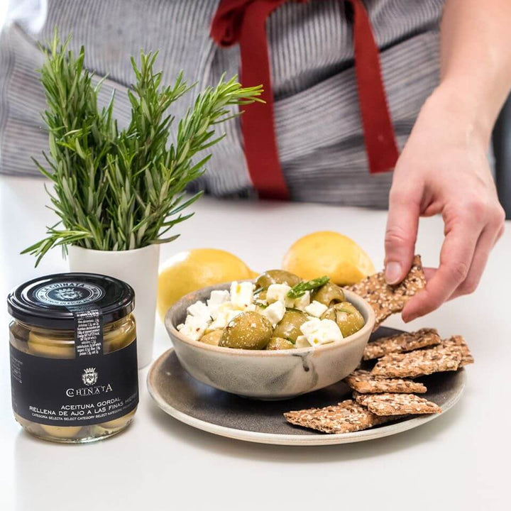 Masline Gordal cu usturoi si ierburi aromatice La Chinata 180g - Delicatessen Delicatessen Masline